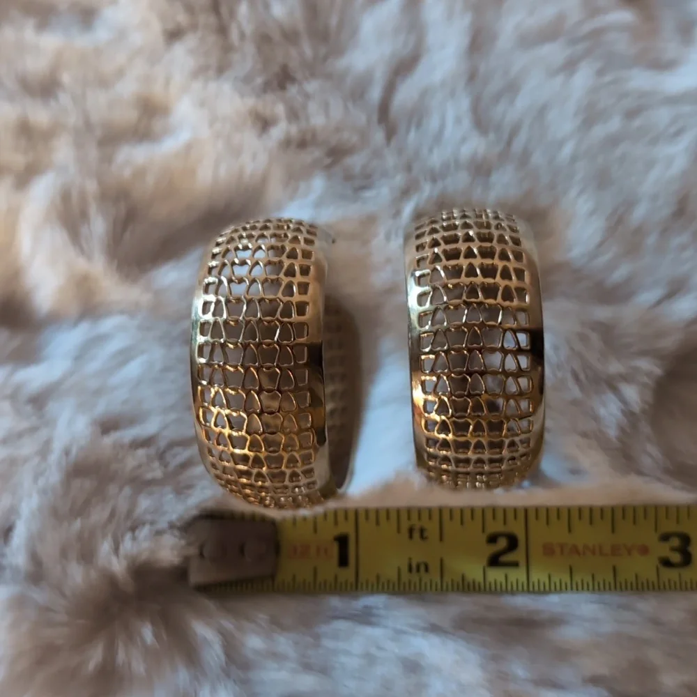 Vintage Gold Toned Hoop Earrings - Picture 10 of 10